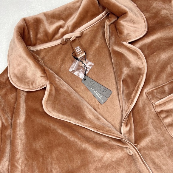 Skims Lounge Button Up - Picture 4 of 4